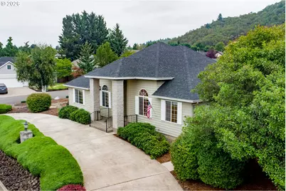 147 Wingfoot Ct, Winchester, OR 97495 - Photo 2