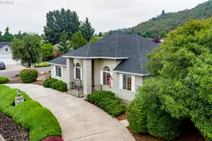 147 Wingfoot Ct, Winchester, OR 97495 - Photo 2