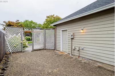 147 Wingfoot Ct, Winchester, OR 97495 - Photo 32