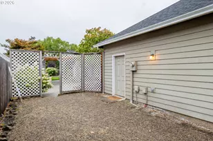 147 Wingfoot Ct, Winchester, OR 97495 - Photo 32