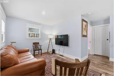 8813 NE Ward St, Portland, OR 97220 - Photo 6