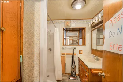 246 S 34th St, Springfield, OR 97478 - Photo 14