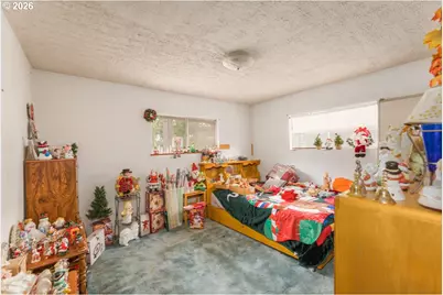246 S 34th St, Springfield, OR 97478 - Photo 16