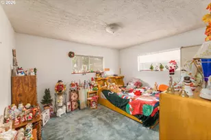 246 S 34th St, Springfield, OR 97478 - Photo 16