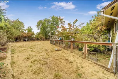 246 S 34th St, Springfield, OR 97478 - Photo 10