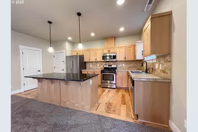 386 SW 203rd Ter, Beaverton, OR 97006 - Photo 4