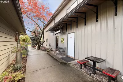 571 NW Wade St, Estacada, OR 97023 - Photo 4