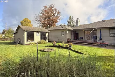 571 NW Wade St, Estacada, OR 97023 - Photo 12