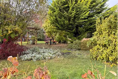 571 NW Wade St, Estacada, OR 97023 - Photo 12