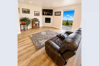 1901 NE Camas Ln, Madras, OR 97741 - Photo 8