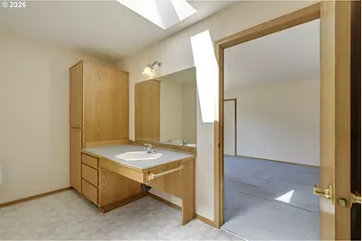 668 NE Maryann Ct, Hillsboro, OR 97124 - Photo 22