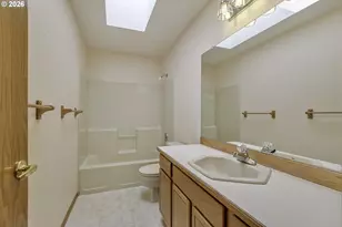 668 NE Maryann Ct, Hillsboro, OR 97124 - Photo 28