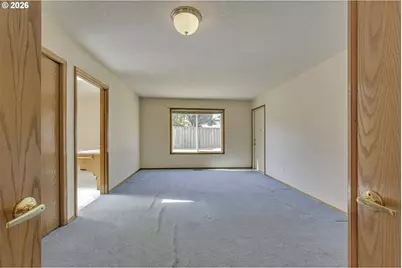 668 NE Maryann Ct, Hillsboro, OR 97124 - Photo 18