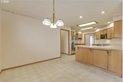 668 NE Maryann Ct, Hillsboro, OR 97124 - Photo 12