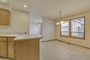 668 NE Maryann Ct, Hillsboro, OR 97124 - Photo 16