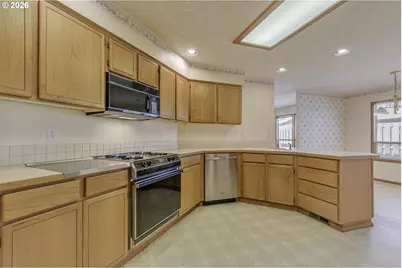 668 NE Maryann Ct, Hillsboro, OR 97124 - Photo 14
