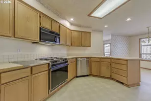 668 NE Maryann Ct, Hillsboro, OR 97124 - Photo 14