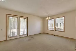668 NE Maryann Ct, Hillsboro, OR 97124 - Photo 8