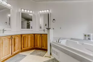 32460 SE Valentine Ln, Eagle Creek, OR 97022 - Photo 14