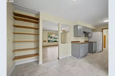 10336 NE Russell Ct, Portland, OR 97220 - Photo 12