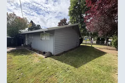 1760 SE 9th St, Gresham, OR 97080 - Photo 4