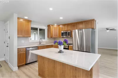 9910 NE 15th St, Vancouver, WA 98664 - Photo 8