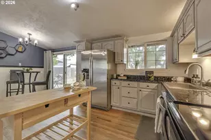 11470 SW 14th St, Beaverton, OR 97005 - Photo 10