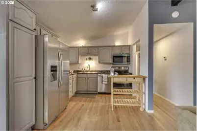 11470 SW 14th St, Beaverton, OR 97005 - Photo 8