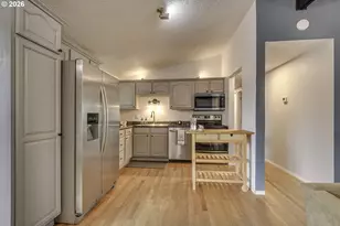 11470 SW 14th St, Beaverton, OR 97005 - Photo 8