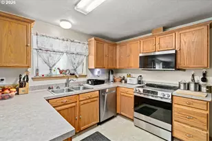 131 NE 201st Ave, Portland, OR 97230 - Photo 10