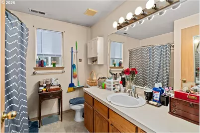 131 NE 201st Ave, Portland, OR 97230 - Photo 16