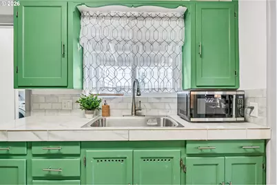 648 Juniper St, Junction City, OR 97448 - Photo 20