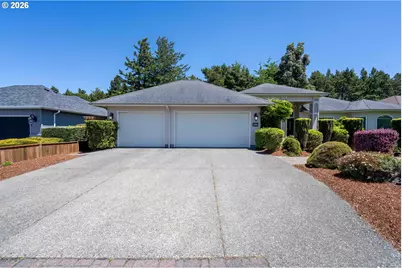 2225 Hayes St, North Bend, OR 97459 - Photo 2
