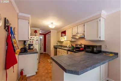 9134 SW Wilshire St, Portland, OR 97225 - Photo 12