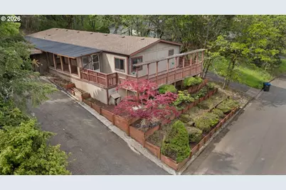 313 NE Kirby Ave, Roseburg, OR 97470 - Photo 1