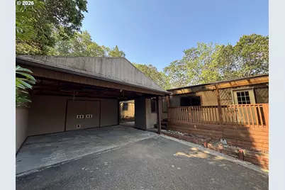313 NE Kirby Ave, Roseburg, OR 97470 - Photo 2