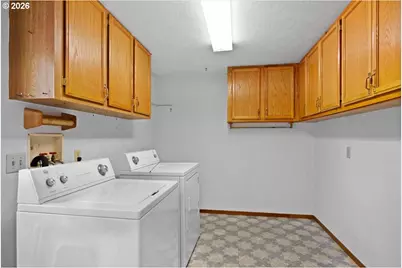 313 NE Kirby Ave, Roseburg, OR 97470 - Photo 20