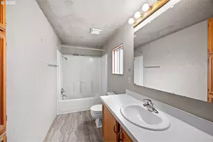 313 NE Kirby Ave, Roseburg, OR 97470 - Photo 18