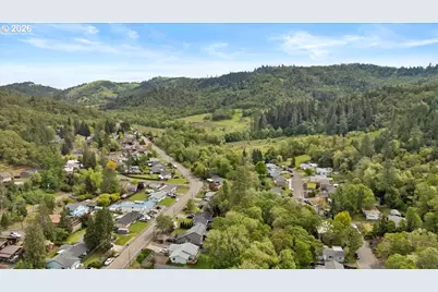 313 NE Kirby Ave, Roseburg, OR 97470 - Photo 26