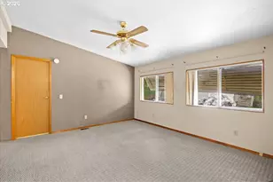 313 NE Kirby Ave, Roseburg, OR 97470 - Photo 6
