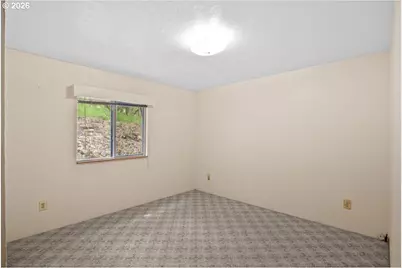 313 NE Kirby Ave, Roseburg, OR 97470 - Photo 14