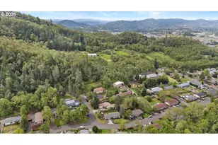 313 NE Kirby Ave, Roseburg, OR 97470 - Photo 22