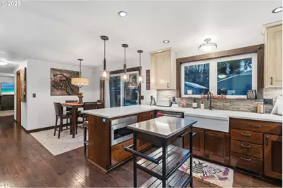 2555 NW Squire Pl, Albany, OR 97321 - Photo 16