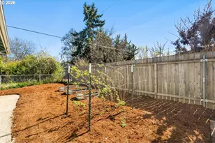 9945 N Lombard St, Portland, OR 97203 - Photo 22