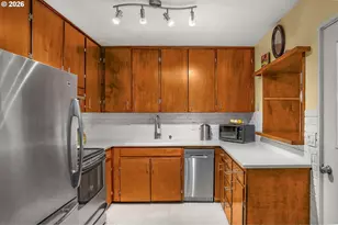 9945 N Lombard St, Portland, OR 97203 - Photo 6