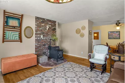 9945 N Lombard St, Portland, OR 97203 - Photo 4