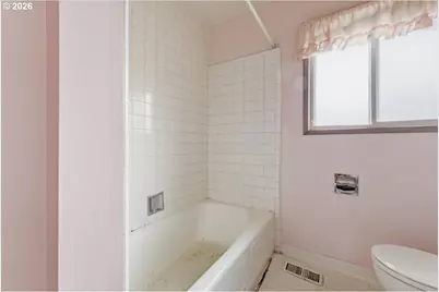 12333 SE Madison St, Portland, OR 97233 - Photo 16