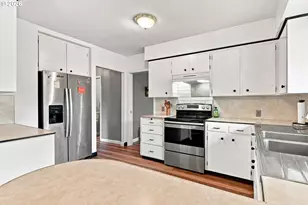 923 NE 155th Ave, Portland, OR 97230 - Photo 12