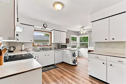 923 NE 155th Ave, Portland, OR 97230 - Photo 14