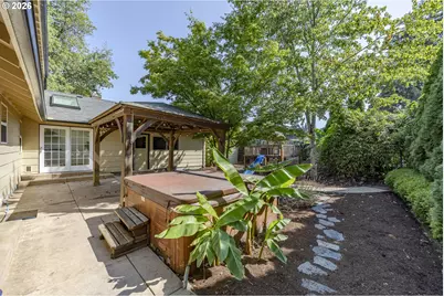 1865 Tabor St, Eugene, OR 97401 - Photo 40